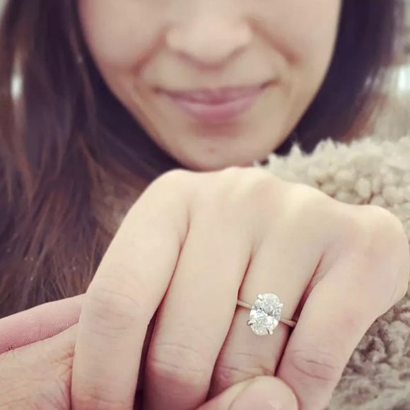 IGI 1 Ct Oval Lab Diamond Engagement Ring, G-VVS2 - Picture 4 of 5